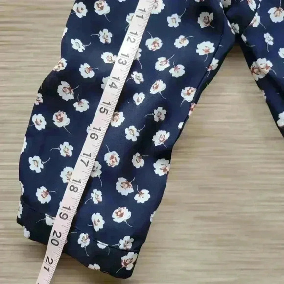 Vixbe navy floral print button up tie front blouse size small 3/4 Sleeves - Picture 10 of 11